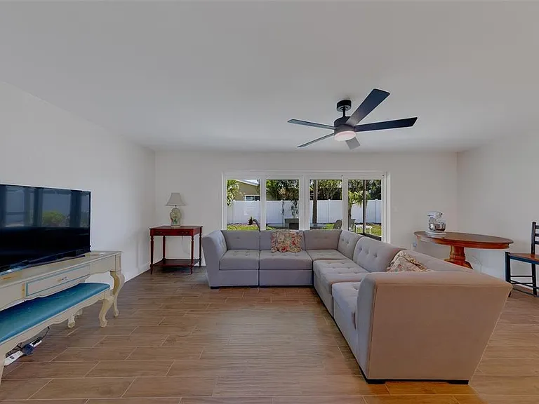 11602 Grove St — Photo 21