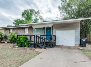 2213 Queensbury Rd, Moore, OK 73160