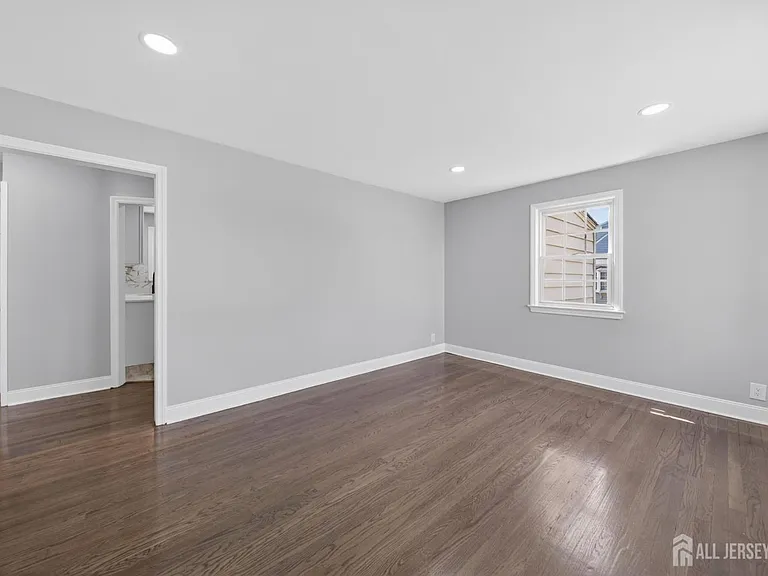 125 E Cherry St — Photo 4