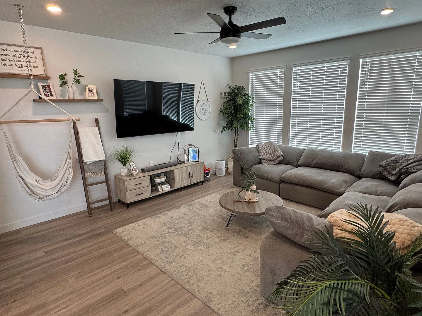 Beautiful NEW build, 4 bedroom 2 bathroom — Photo 3