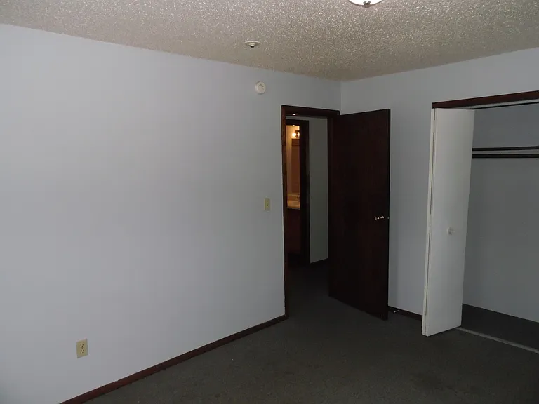 Arnold's Park Apartments — Photo 32