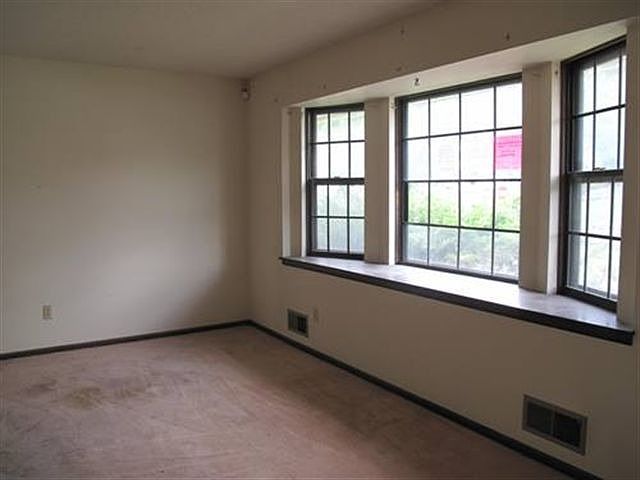 2nd image of 1102 Belmont Ave