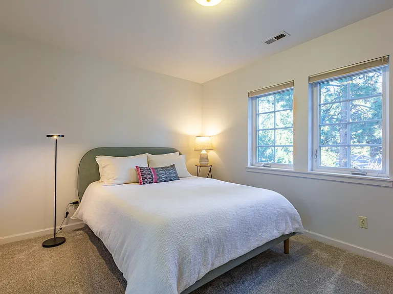 1378 NW Mount Washington Dr — Photo 15