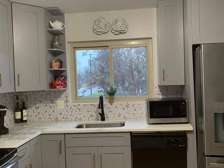 2311 Rockland Ave — Photo 14