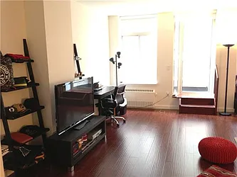 Rented by Space Marketing Shop