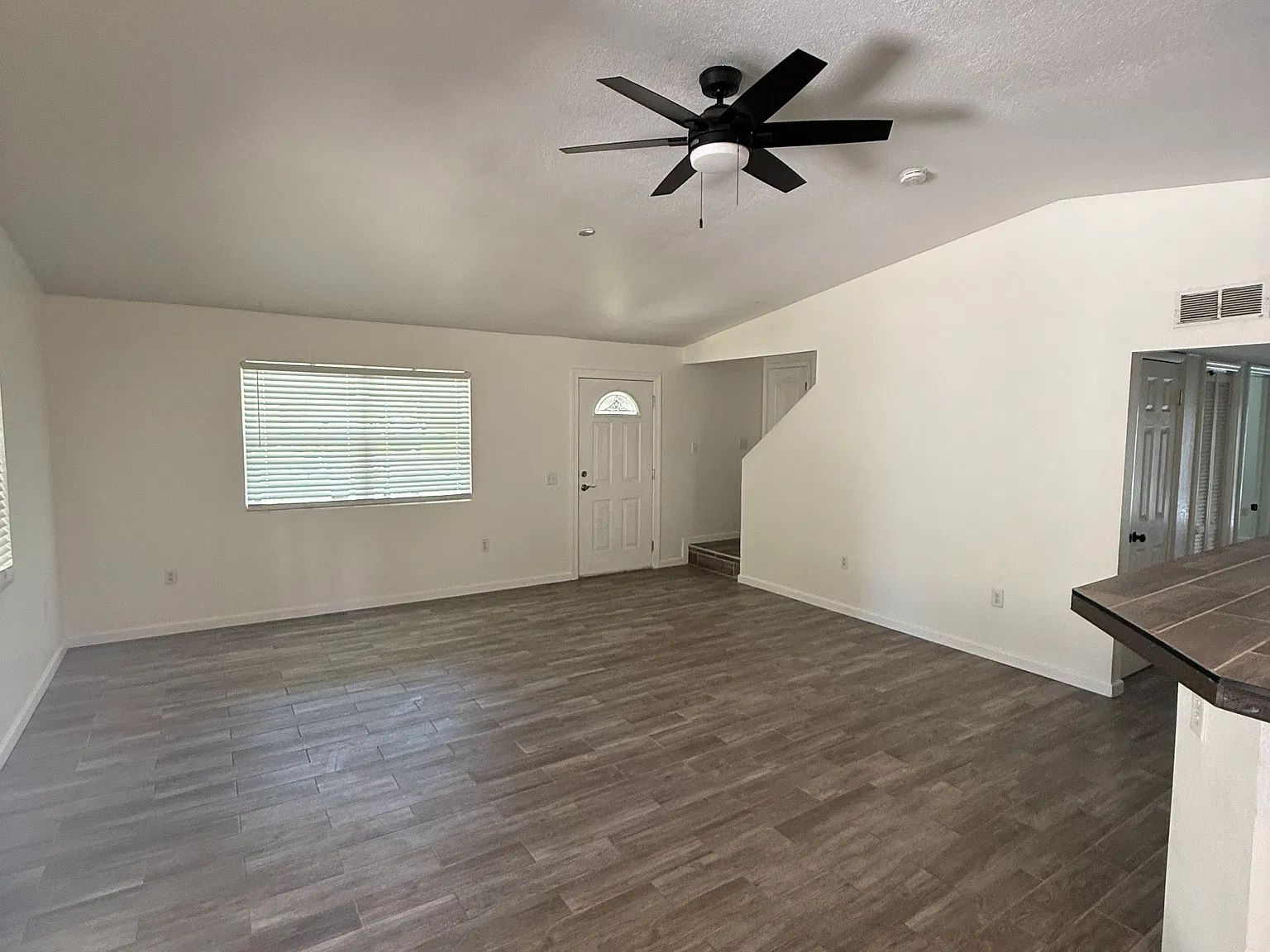 4 bed, 1714 sqft, $2,200 — Photo 4