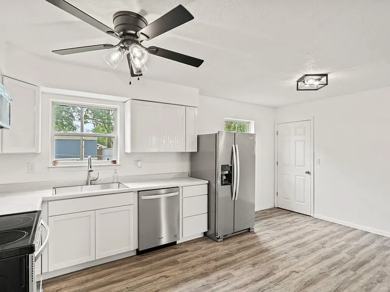 3412 Nottingham Ct — Photo 6