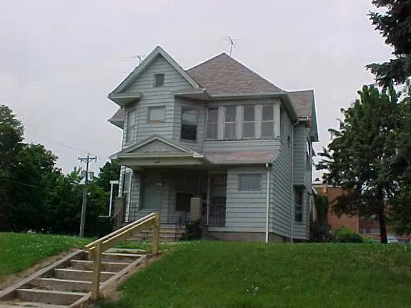 850 W 4th St #1, Waterloo, IA 50701