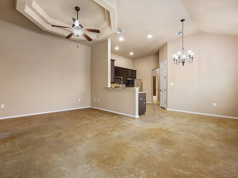 1048 Carolyn Cv — Photo 4