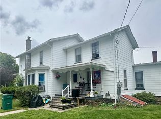 39 S Lake Ave, Bergen, NY 14416