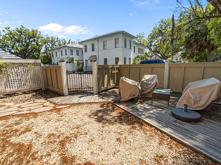1010 E Victory Dr E #1 — Photo 2