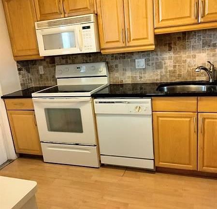 4th image of 3151 S Palm Aire Dr APT 405