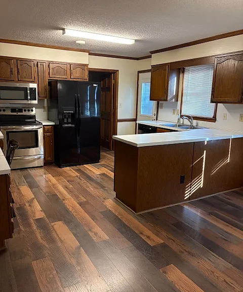 922 Lanier Ln — Photo 4