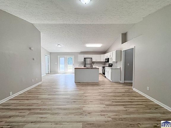 4th image of 8883 Rosedale Rd