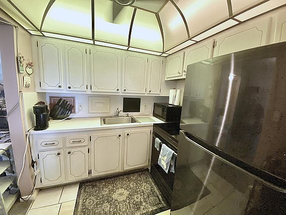 5th image of 384 Tilford R