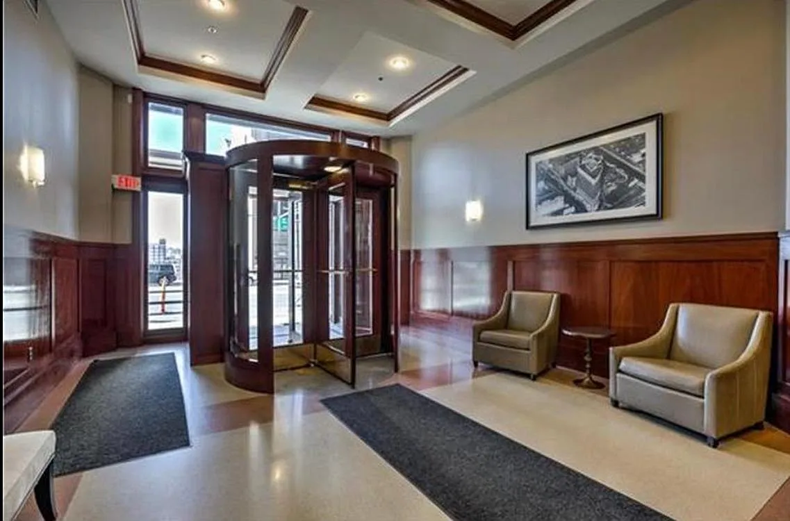 2 bed, 1100 sqft, $2,400 — Photo 2