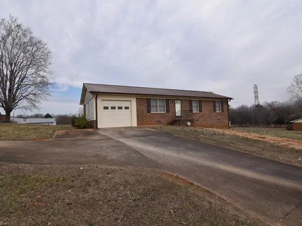 737 Lee Rd, Thomasville, NC 27360