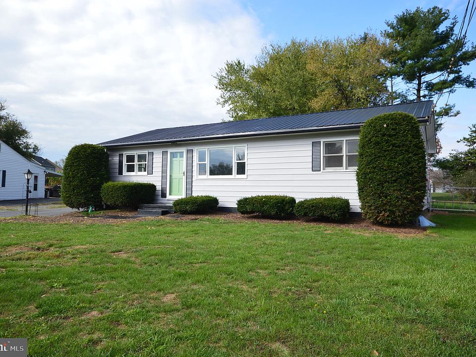 1st image of 120 Plainfield Dr