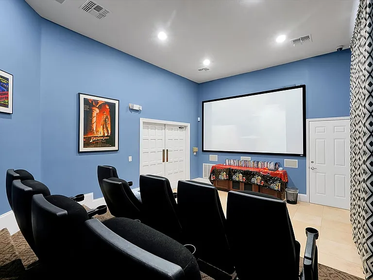 Mission Club Apartments — Photo 34