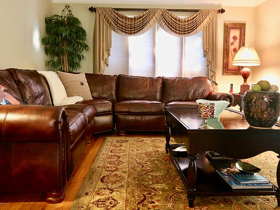 3rd image of 163 Tanglewood Dr