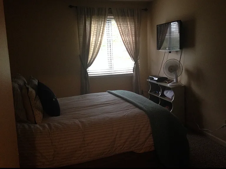 280 Gardner Ave — Photo 1