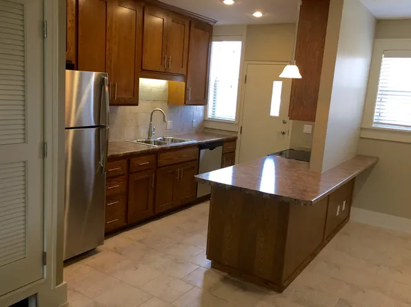 3708 Dodge St, Omaha, NE 68131