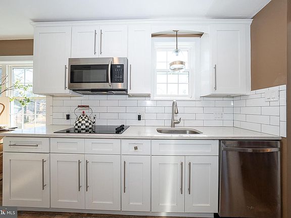 4th image of 518 Glen Arbor Dr