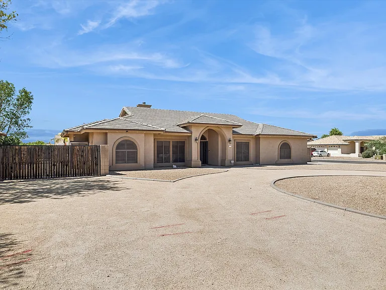 9033 W Patrick Ln — Photo 3