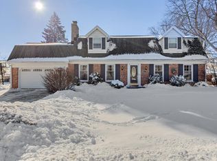 N86W15667 Shore Crest Dr, Menomonee Falls, WI 53051