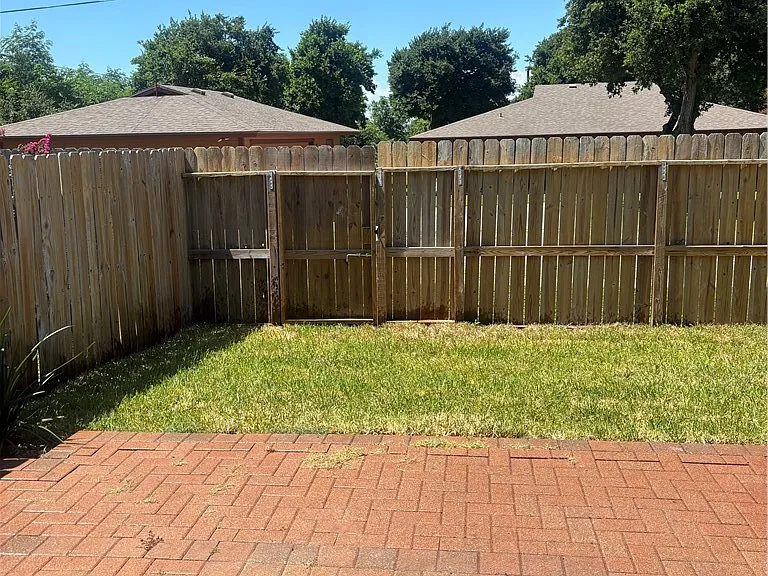931 Moore Ave — Photo 22