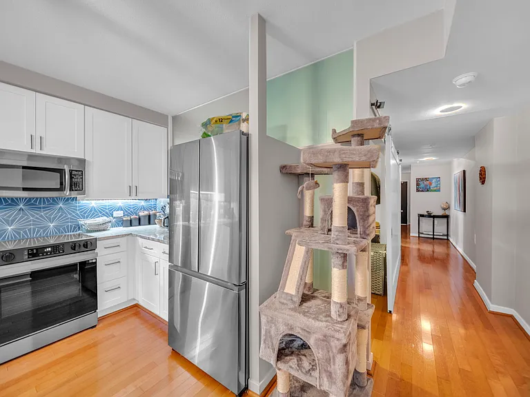 437 New York Ave NW #420 — Photo 16