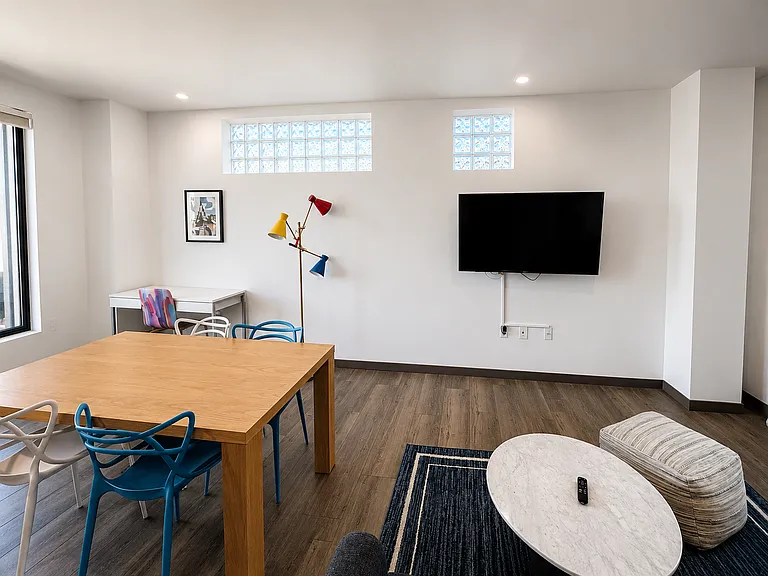 Exhibit A2 Apartments — Photo 29