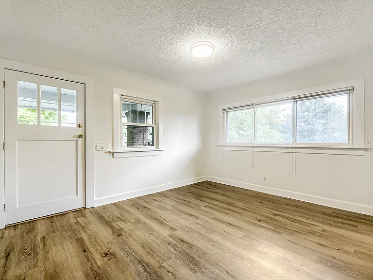 2727 Perry St — Photo 6