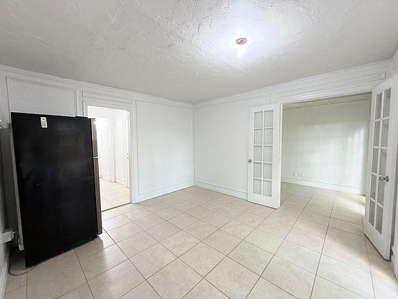 2nd image of 411 Maddock St #B
