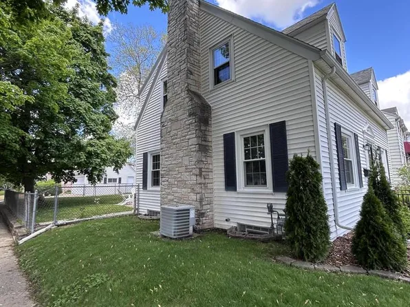 620 South East AVENUE, Waukesha, WI 53186