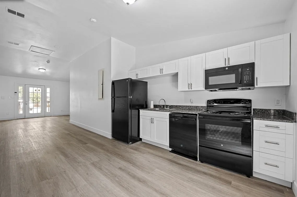 1 bed, 500 sqft, $975 — Photo 1