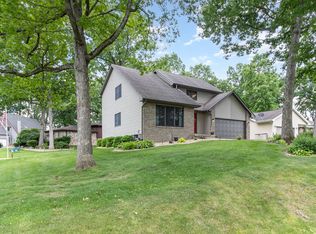 1989 Hidden Valley Dr, Crown Point, IN 46307