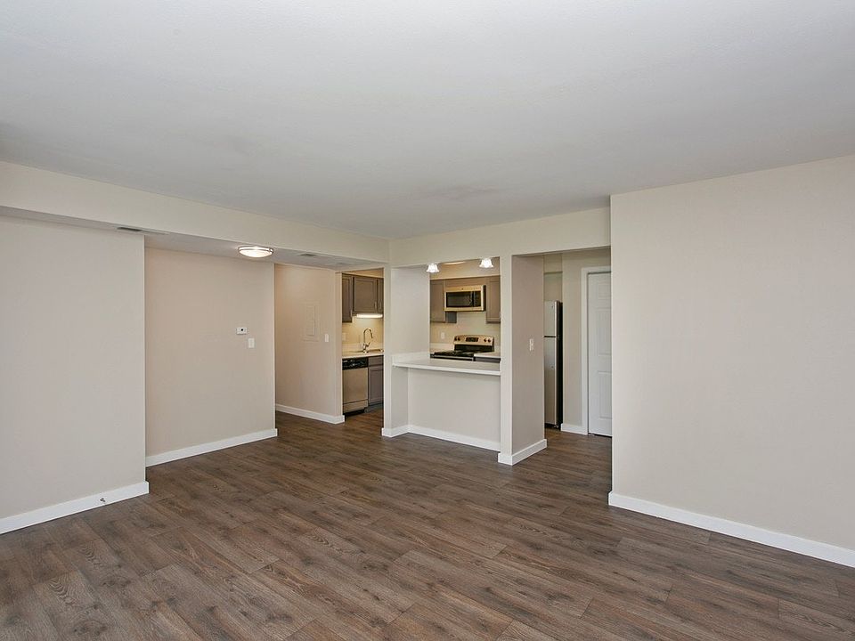 1st image of 960 Fairway Dr APT 104