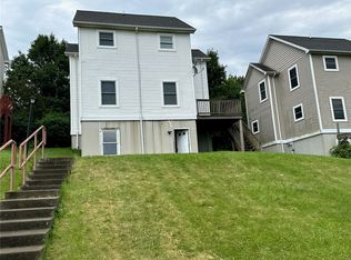 106 Fruit Ave, Farrell, PA 16121