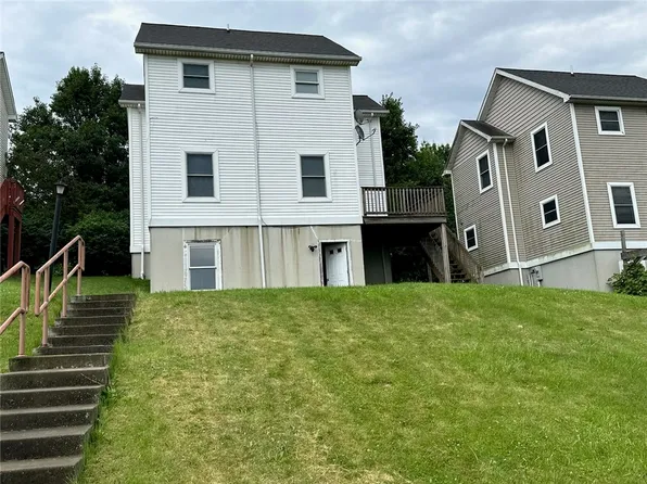 106 Fruit Ave, Farrell, PA 16121
