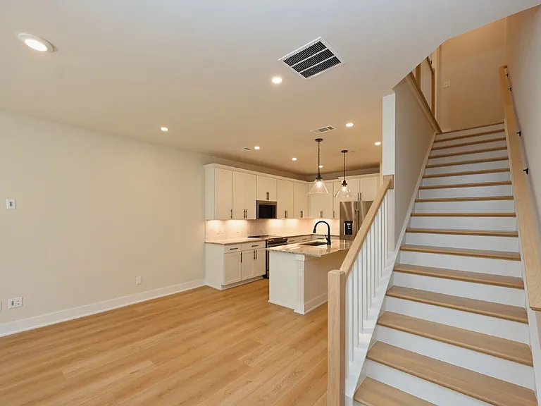126 Zola Aly — Photo 22