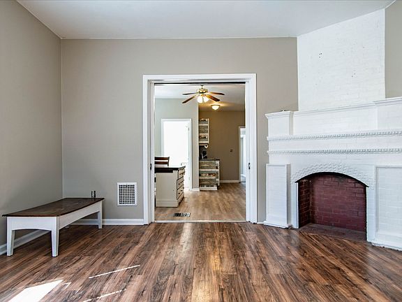 3rd image of 4444 Main St #A