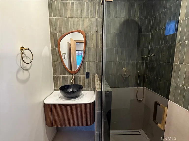 6632 Fulton Ave — Photo 9