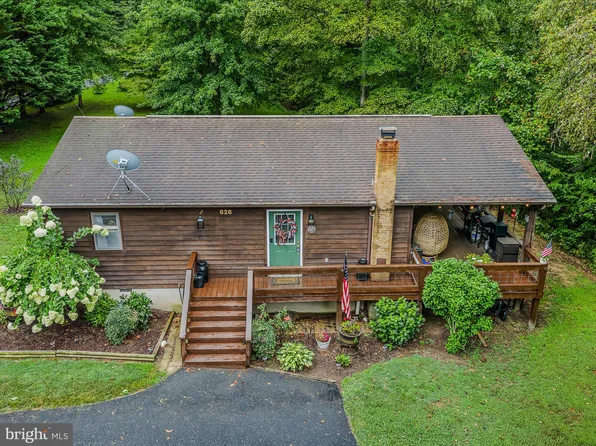 626 Clay Pitts Lane, Great Cacapon, WV 25422