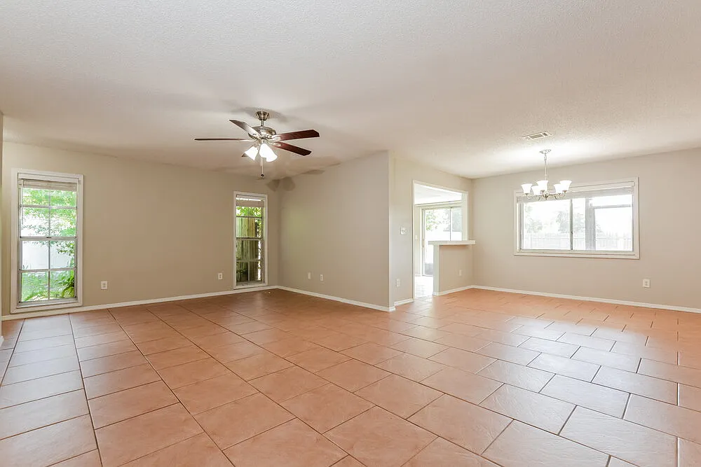 4 bed, 2.0 bath, 1519 sqft, $2,635 — Photo 4