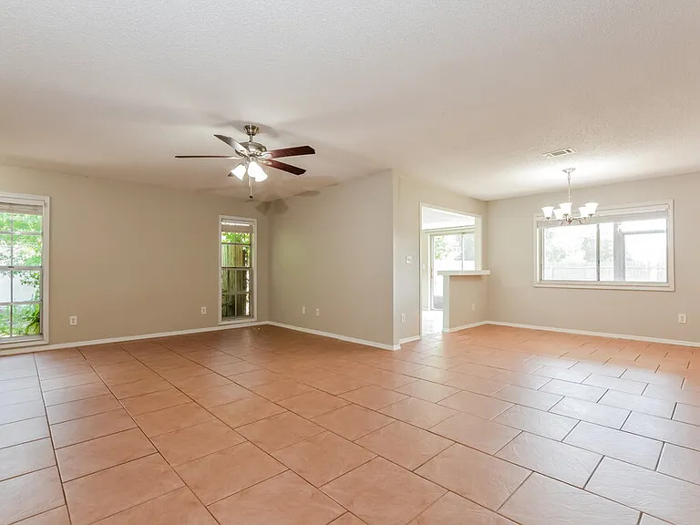 1177 La Mesa Ave — Photo 4