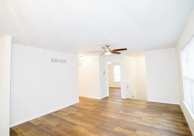 5406 Deer Valley Drive - D — Photo 3