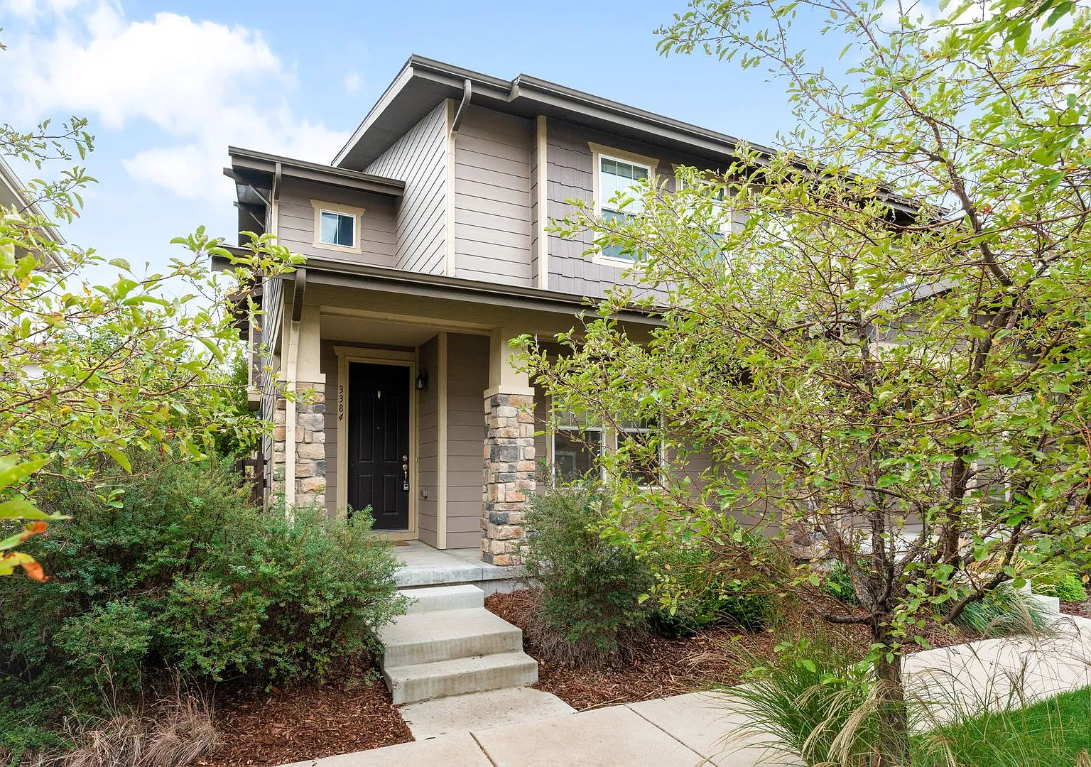 3BD, 3BA Central Park Home with Attached 2-Car Garage — Photo 1