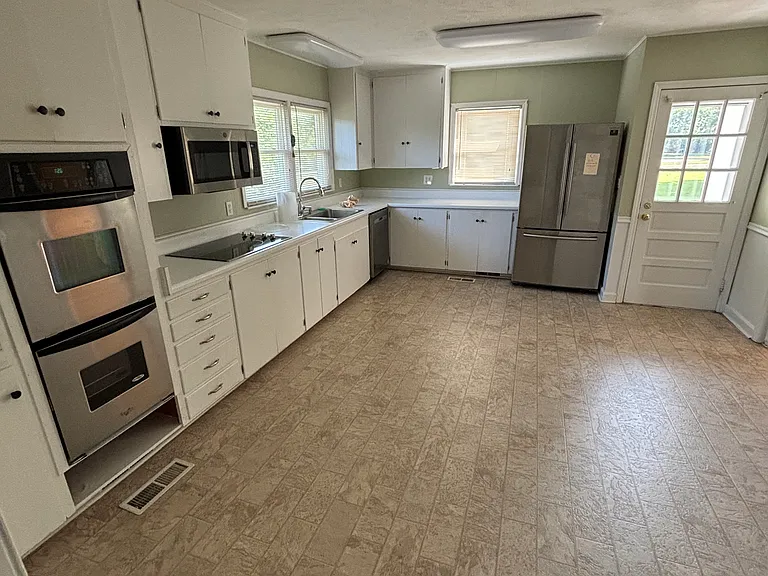 300 Asbury Dr — Photo 6