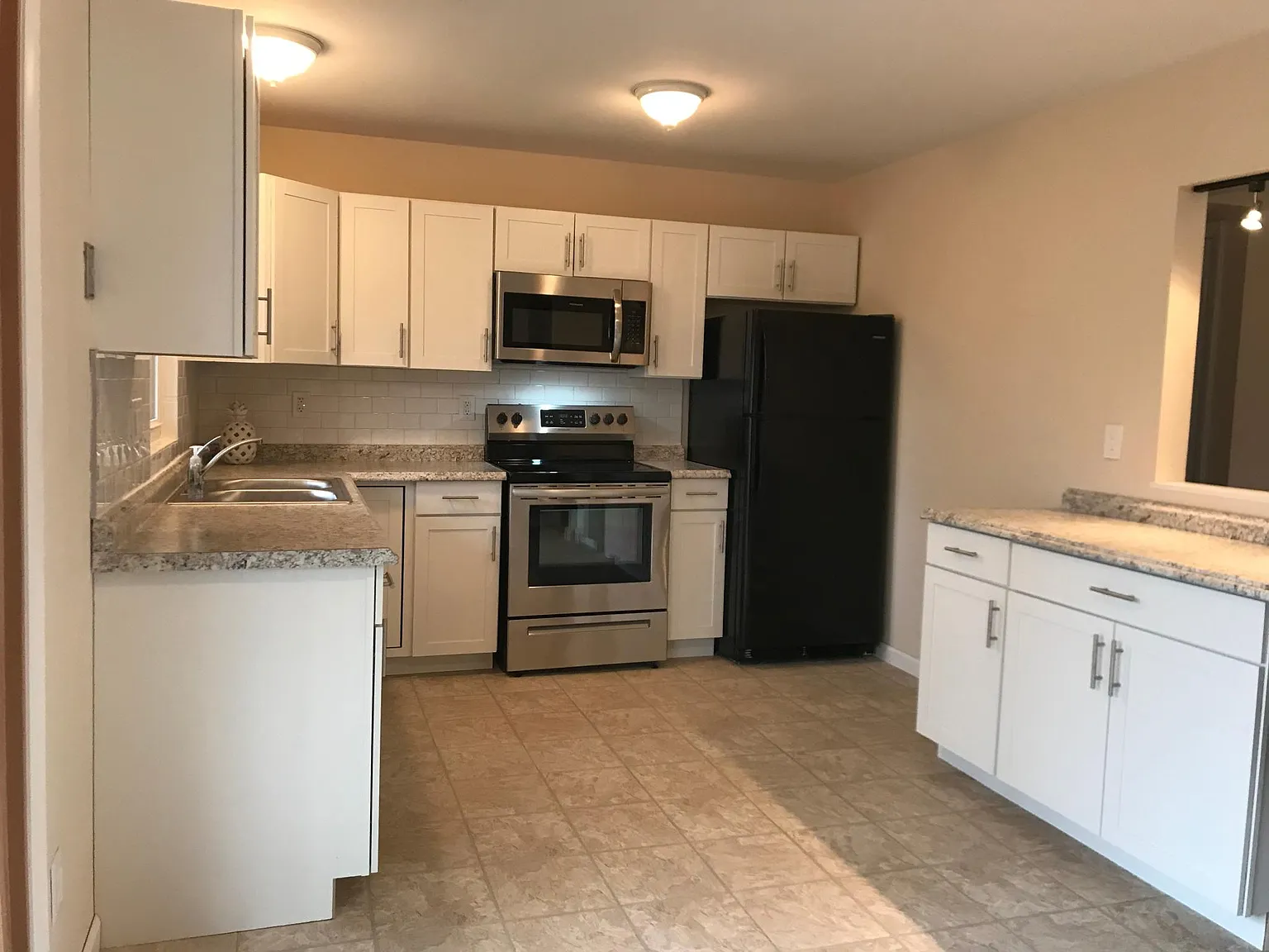 3 bed, 1248 sqft, $2,000 — Photo 2